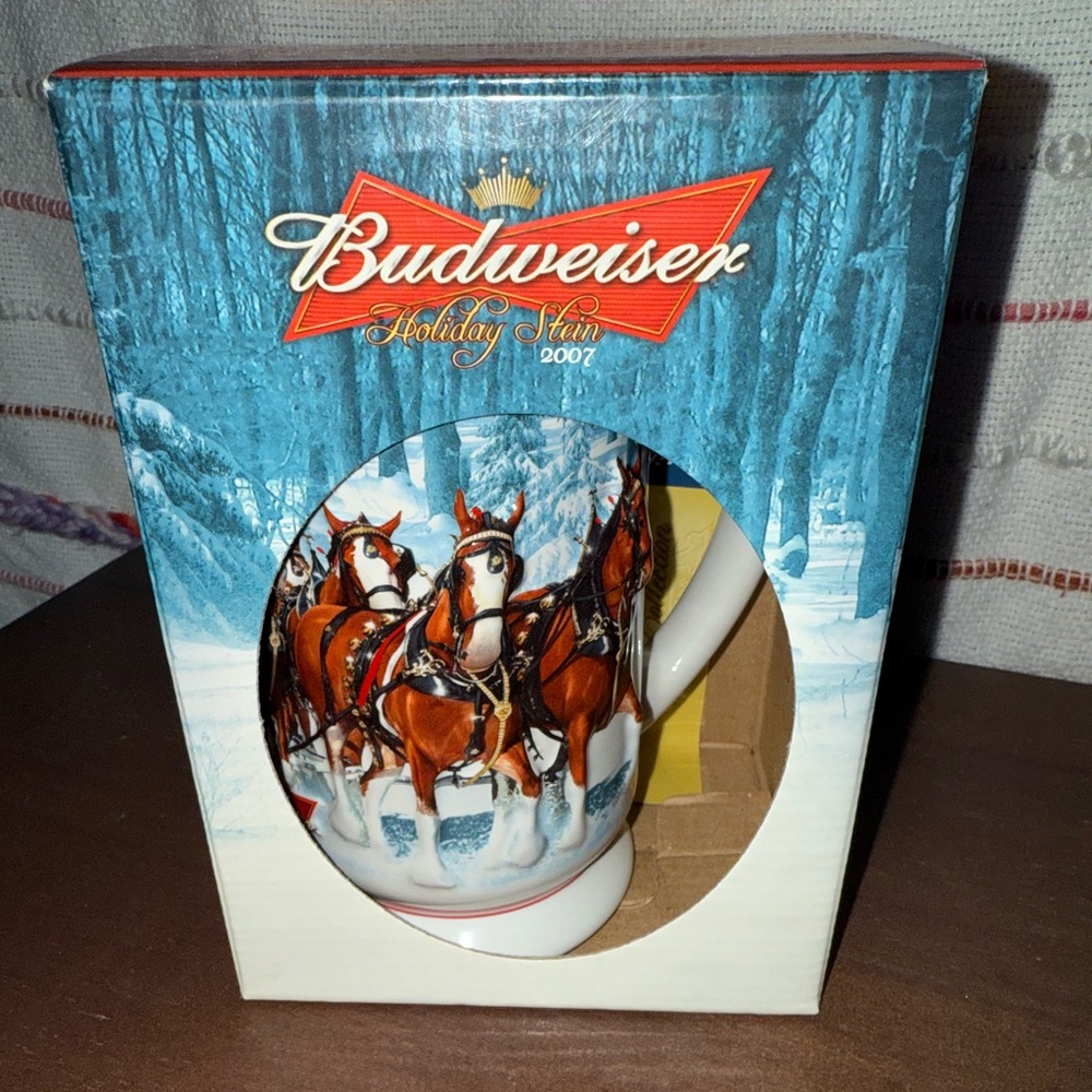 Budweiser Holiday Stein Collection Box -‎ Red and Gold